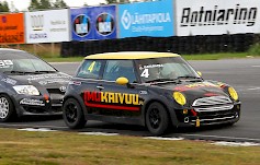 Oskar Dahlbacka uskoo vahvasti itseensä ja kisapirssi Mini Oneen tämän kauden V1600 -luokan mestaruusjahdissa.