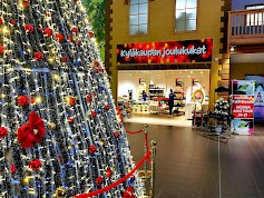 Kyläkaupan joulukukkamyynti palvelee 23.12.2020 asti joka päivä klo 10-21 Kauppakadulla.