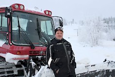 Jouni Niemelä sanoo lasketteluväen löytäneen Lakikselle ilahduttavan runsaslukuisesti.