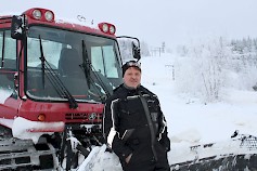 Jouni Niemelä sanoo lasketteluväen löytäneen Lakikselle ilahduttavan runsaslukuisesti.