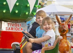 Juhlavuoden Miljoona Tivoli alkaa lauantaina 29. toukokuuta ja päättyy sunnuntaina 15. elokuuta. 79 päivää iloa ja riemua, tunteita ja tarinoita.