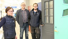 Sari Riitamäki, Kimmo Hautamäki ja Arttu Hautamäki lupaavat, että apu asiakkaiden ovi- ja ikkunatarpeisiin löytyy läheltä.