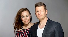 Tiina Räsänen ja Petri Hervanto tunnetaan tangosta ja musiikista ylipäätään. Pariskunta on nähty myös televisiossa, josta lähitulevaisuudessa varmasti vielä saadaan lisämaustetta.