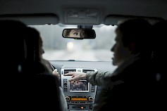 Matkustaja voi  aina pyytää kuljettajaa keskittymään ajamiseen. Kuva: Nina Mönkkönen/Liikenneturva.