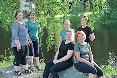 KotiAvustajat yhteiskuvassa kesällä 2021.