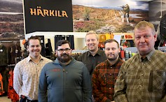 Daniel Forsbacka, Janne Norrena, Timo Autio, Risto Mänty ja Teppo Lehtonen Eräkellarin Seinäjoen liikkeessä.