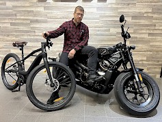 Hannu Pennalan johtama Moto-Seinäjoki tarjoaa kattavan valikoiman erilaisia ajovaihtoehtoja.