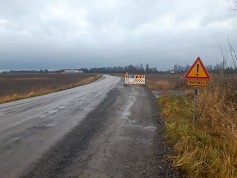 Yhtäjaksoiset sateet aiheuttavat sorateiden pintakunnolle tienkäyttäjiä vaivaavia ongelmia.