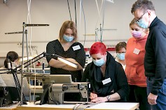 Suomen Yrittäjäopistossa koulutetaan artesaaneja monimuotokoulutuksella.