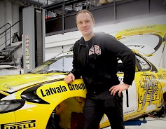 Jari-Matti Latvala teki vielä viime viikonloppuna viimeisiä virityksiä Toyota Celica ST185 -rallipirssiin, jolla hän starttaa perjantaina käynnistyvään Tunturiralliin.