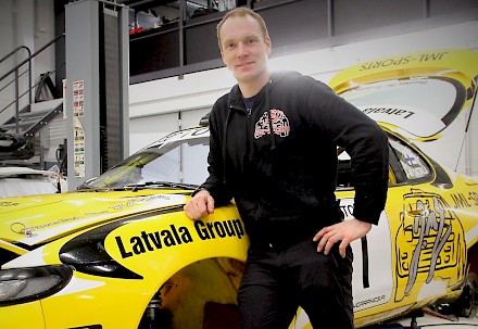 Jari-Matti Latvala teki vielä viime viikonloppuna viimeisiä virityksiä Toyota Celica ST185 -rallipirssiin, jolla hän starttaa perjantaina käynnistyvään Tunturiralliin.
