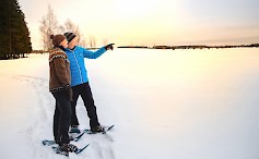 Härmän Kylpylä tarjoaa monenlaisia talviaktiviteetteja kuten esimerkiksi lumikenkäkävelyä.