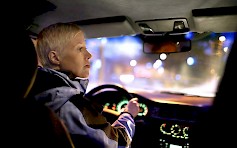Usein stop-merkkiä käytetään risteyksissä, joissa on huono näkemä, vilkas liikenne tai joku muu tarkkaavaisuutta vaativa syy. Kuva: Nina Mönkkönen/Liikenneturva.