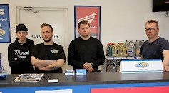 Uudistetuissa asiakastiloissa Toni Lahti, Joonas Lehtola, Markus Latvanen ja Janne Taka.