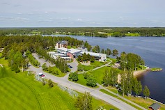 Upealla paikalla sijaitseva Hotelli Kivitippu tarjoaa paljon mukavaa kesään.