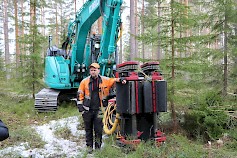 Esittelyssä JJ.Iivosen Kobelco SK140 varustettuna Risupeto kouralla, näppärä energiapuun ja ensiharvennuksiin.