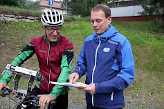Asko Sippola ja Antti Lassila toteavat kisajärjestelyjen olevan kartalta katsoen kohdallaan, kun kisapäivään on kaksi ja puoliviikkoa.