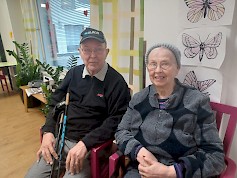 Martti ja Maija-Liisa Savola ovat tyytyväisiä Saga Palvelutalo Lakeudenlinnan asukkaita. He kehuvat erityisesti hoitajia, hoitoa sekä hyvää ruokaa.