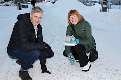 Jukka Vainionpää ja Ritva Melender lupaavat, että uudenvuodenjuoksussa on tossujen alla lipsumista estävä juoksualusta. Tarvittaessa reitille levitetään mursketta.