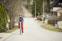 Aktiivisena liikkumismuotona pyöräilyllä on positiivisia vaikutuksia muun muassa terveyteen ja toimintakykyyn. Kuva: Nina Mönkkönen / Liikenneturva.