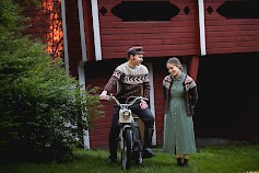 Pirkalla (Ville Hämäläinen) ja Ritvalla (Enni Tyynismaa) on ihastumista ilmassa.