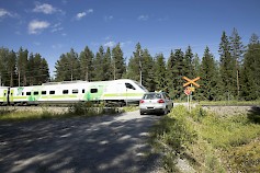 Vain joka neljäs tasoristeys on varustettu varoituslaittein. Tomi Rossi / Liikenneturva