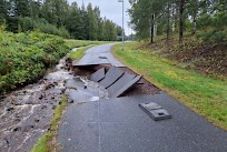 Rankkasadevaurio kevyenliikenteen väylällä Ähtärissä.