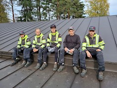 2. Kuvassa Turjan peltisepänliikkeen ammattitaitoinen porukka oikealta; Jussi, Jukka, Jani, Tomi ja Jon-Markus.