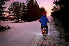 Talvella ja erityisesti liukkailla jokaisen tielläliikkujan on ennakoitava ja sovitettava vauhtinsa kelin mukaan. Kuva: Kaisa Tanskanen / Liikenneturva