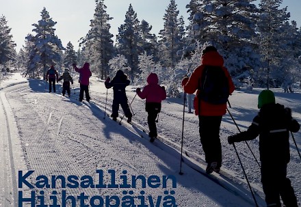 Kansallisena hiihtopäivänä laduilla on tilaa kaikenikäisille hiihtäjille.