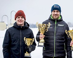 2) Laihialaiset Jere Pensas (vas.) on SM-sarjan neljäntenä ja Mika Lemmetti sarjan piikkipaikalla talven osakilpailujen jälkeen. (Kuva: Janette Taskinen)