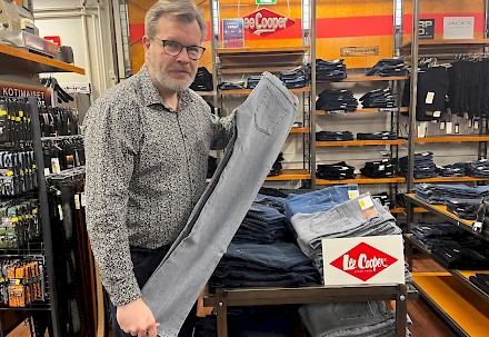 Jere Siltala kertoo, että kevään farkkumallit ovat tulleet ja esittelee Lee Cooper -mallistoa.
