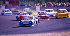 Historic Race Cup -rata-ajot avaavat tänä vuonna 35-vuotta täyttävän Botniaringin moottoriradan kesän kilpailukauden. (Kuva: JiiVee Korpela)