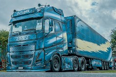 Markus Widmerin taideteos hurmasi yleisön! Tämä upeasti maalattu Volvo nousi Super Truck -luokassa kymmenen parhaan joukkoon – eikä suotta. Yleisö pysähtyi ihailemaan auton huikeita yksityiskohtia. Kuva: Tomi Taivainen