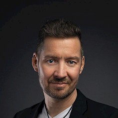 Kyläkaupan Kesätanssit alkavat perjantaina 13.6.2025 Sami Rosholmin ja Sävelen johdolla. Lauantaina 14.6. tanssitaan Eija Kantolan & Omegan tahtiin.