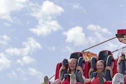 Miljoona Tivoli, maailman suurin lapsille ilmainen huvipuisto, kieputtaa kaikenikäisiä 10.8.2025 asti.