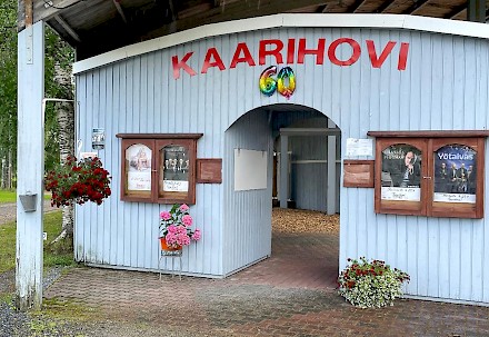 1.	Upean Kaarihovin 60-vuotinen taipale on kirjoitettu myös kirjoiksi Seppo Upan toimesta.