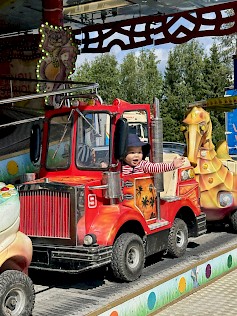 Kyläkaupan Miljoona Tivoli tarjoaa iloisia hetkiä ilmaiseksi kaikille alle 13-vuotiaille. Maailman suurimmassa ilmaisessa huvipuistossa nautitaan kesän riemusta 10.8.2025 saakka.