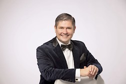 Perjantain tanssi-illassa tunnelmaa luo Leif Lindeman & Rosette.