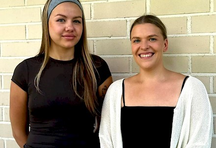 Kuvassa kaksi tapahtuman ideanikkaria, Sanna-Mari Siirilä ja Elina Klemettilä.