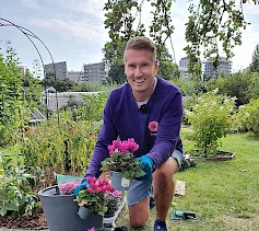 Pihamyymälässä lauantaina 23.8.2025 klo 10-16 kotimaisen puutarhabrändi GreenCaren asiantuntija, puutarhuri Jussi Petäjä antamassa vinkkejä syyspuutarhan hoitoon.