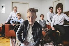 Elokuun viimeisenä perjantaina tanssiteltan lavalle nousee Henri Jokinen & Aallonharja.