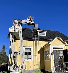 Kuvassa parhaillaan meneillään hormisaneeraus.