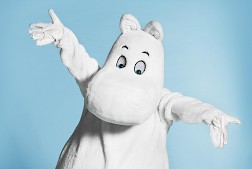 Muumipeikko on tavattavissa Keskisen Kyläkaupan Brand Week -lastentapahtumassa Kauppakadulla lauantaina 18.10.2025 klo 13, 14.30 ja 16.