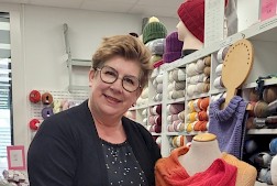 Sari-Ilona Perälä lupaa asiakkaille asiantuntevaa palvelua.