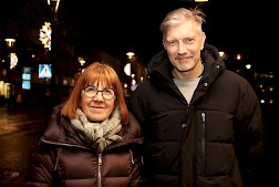 Ritva Melender ja Jukka Vainionpää lupaavat, että valoa ja piristystä on luvassa uudenvuodenaattona Tanelinrannan maisemissa siitäkin huolimatta, että alkutavi on ollut melko harmaan sävytteinen.