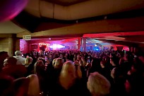 Latosaaren tunnelma kutsuu mukaan läheltä ja kaukaa.