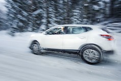 Jos luvassa on myräkkää, varoitukset kannattaa ottaa vakavasti ja miettiä, onko matkaan lähtö välttämätöntä. Kuva: Nina Mönkkönen / Liikenneturva.