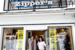 Kristiina Holkko ja Mirella Toivola toivottavat kaikki hyvien talvialennusten äärelle Zippers`iin Tuuriin. – Meillä on myös kivoja tasarahatarjouksia, kaksikko muistuttaa.