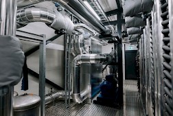 Datakattilan energia on 2 MW. 1 MW menee Kurikan Energian käyttöön, 1 MW osuudelle tulee 500 KW:n sähkökattila ja Kurikan Energian hakelaitoksen sähköt siirretään pienjännitteestä keskijänniteliittymään. E-Heat